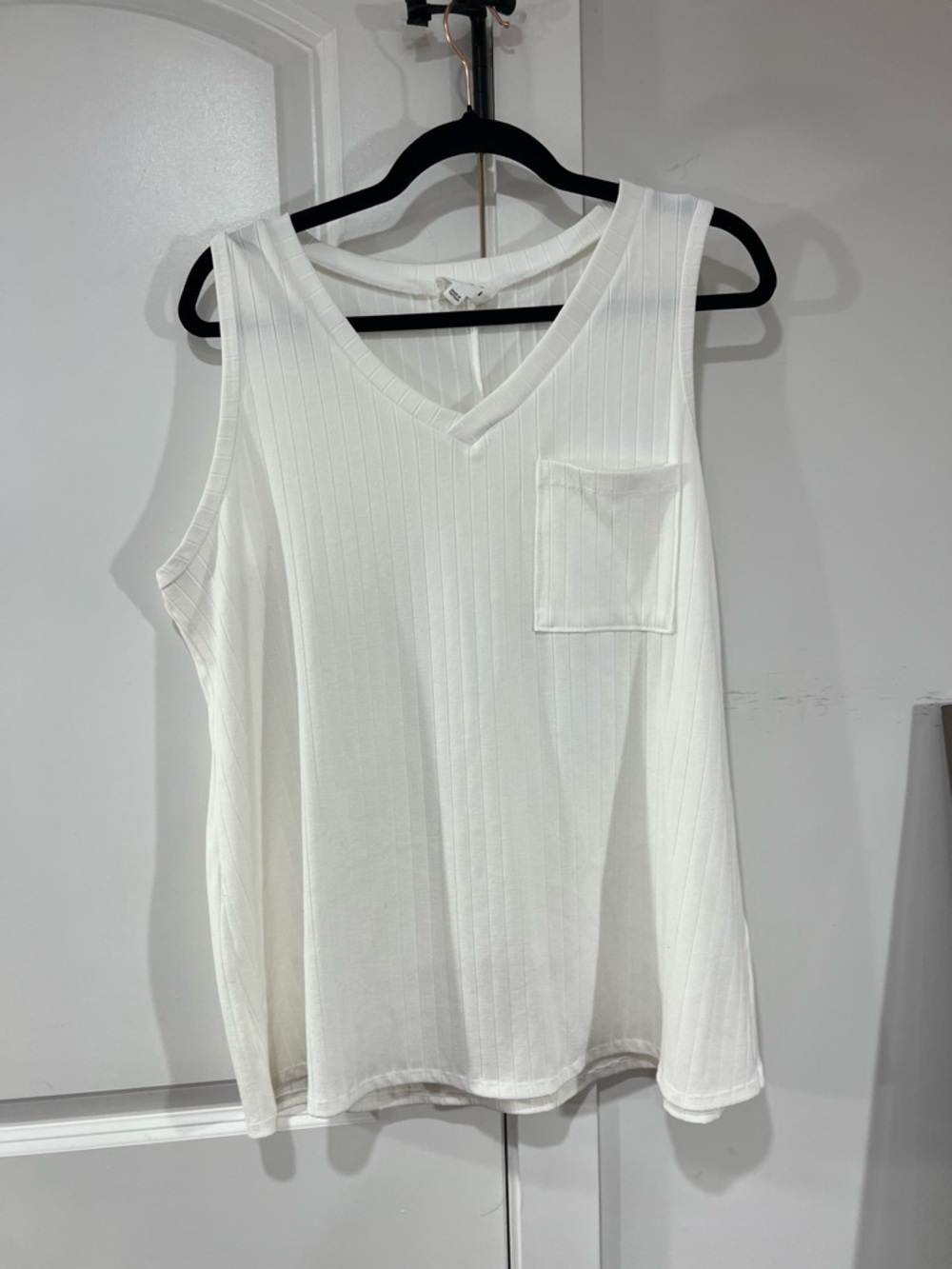 Andree by Unit Women's White V-Neck Pocket Tank Top.